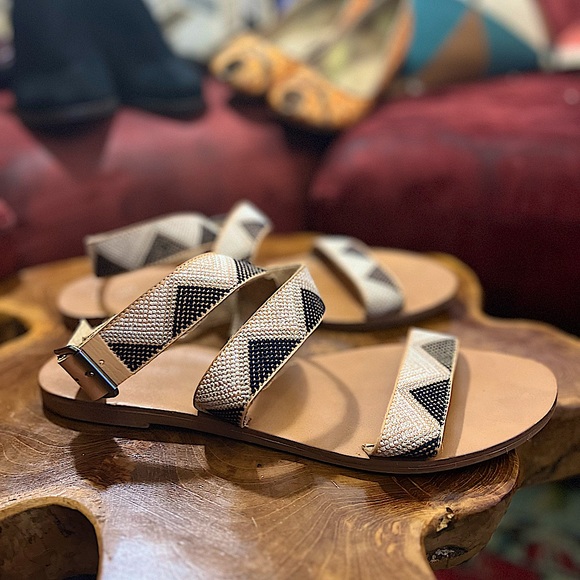 Mossimo by Target Geometric Black and White Flat Sandals - Picture 4 of 6